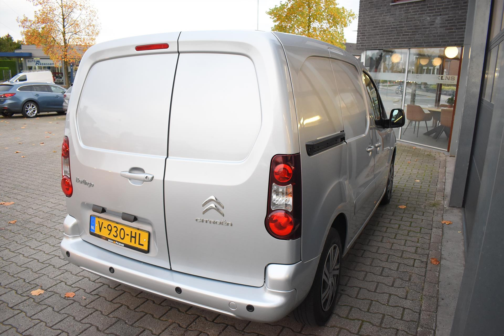 40853329-12.jpg